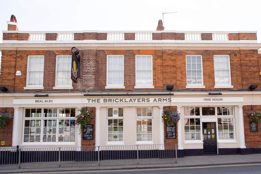 picture of the outstide of the pub